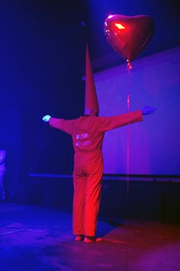 Robert Franciszty, Antikorona hepening ili „Ako ne mogu plesati, ne želim biti dio vaše revolucije“, Močvara, 9. siječnja 2021., foto: Joža, subsite.hr