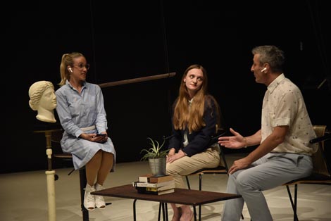 Studio za suvremeni ples, Zagreb: Iscjelitelji, kor. Jasna Layes Vinovrški, foto: Silvija Dogan