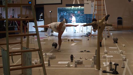 BADco., Zagreb; Drugo more; HNK Ivana pl. Zajca, Rijeka: League of Time, kor.: Pravdan Devlahović, Ana Kreitmeyer, Nikolina Pristaš, Zrinka Užbinec, red. Goran Sergej Pristaš, 2009., foto: Tomislav Medak