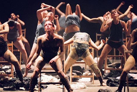 Scena iz filma Mr. Gaga: A True Story of Love and Dance, red. Tomer Heymann