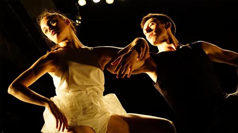 Scena iz filma Mr. Gaga: A True Story of Love and Dance, red. Tomer Heymann
