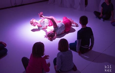 VRUM performing arts collective: Muzej plesa, koncept Dalija Aćin Thelander, Viktorija Ilioska, Elena Risteska, Kliment Poposki, foto: www.klikerplatform.com