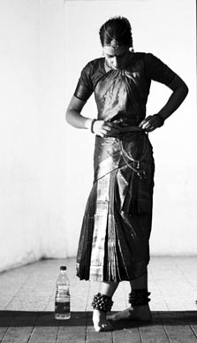 Plesni kolektiv d_lc, Zagreb, i Zagrebački plesni centar: Ostatci / sjećanja, autorica Maja Drobac