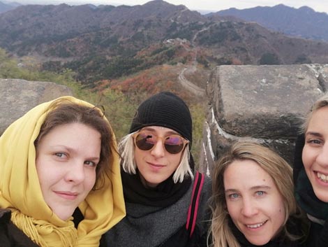 Petra Glad Mažar s članovima Zagrebačkog plesnog ansambla na gostovanju u Kini