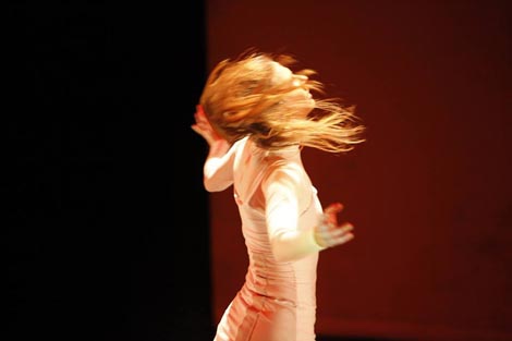 7: Sedam , interaktivna predstava suvremenog plesa, autori Hrvoje Juvančić i Ana-Maria Bogdanović 