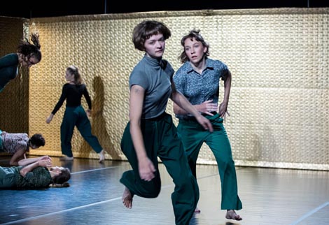 Umjetnička organizacija 21:21, Zagreb: Skupa, kor. Petra Hrašćanec, foto: © Jelena Janković & Andi Bančić