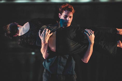 Zagrebački plesni ansambl i Zagrebačko kazalište mladih, Spone, kor. Roberto Olivan