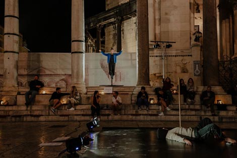 Squarehead Productions, Irska: izvedba The Exhibition Project / When Circus Is Not Itself Anymore, foto: Damira Kalajžić