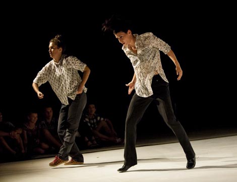 de facto: Trilogija, autori: Saša Božić, Petra Hrašćanec, foto: Andi Bančić