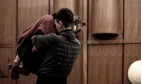 Hrvatsko narodno kazalište u Zagrebu, Umjetnička organizacija 21:21, Zagreb: Zagrljaji, autorski projekt Ksenije Zec, foto: hnk.hr